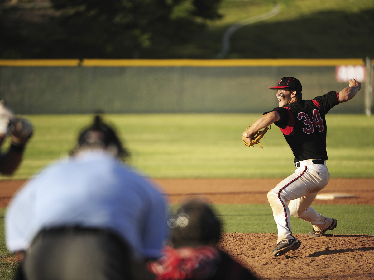 bryce-harper-pitching.jpg